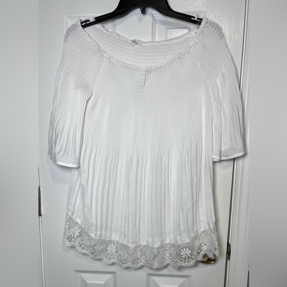 *mittoshop* Women's‎ Large Off the Shoulder White Pleated Blouse w/Delicate Lace
